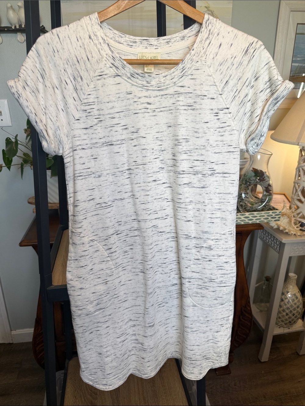 Lucy & Laurel White Heathered Short Sleeve Midi Dress